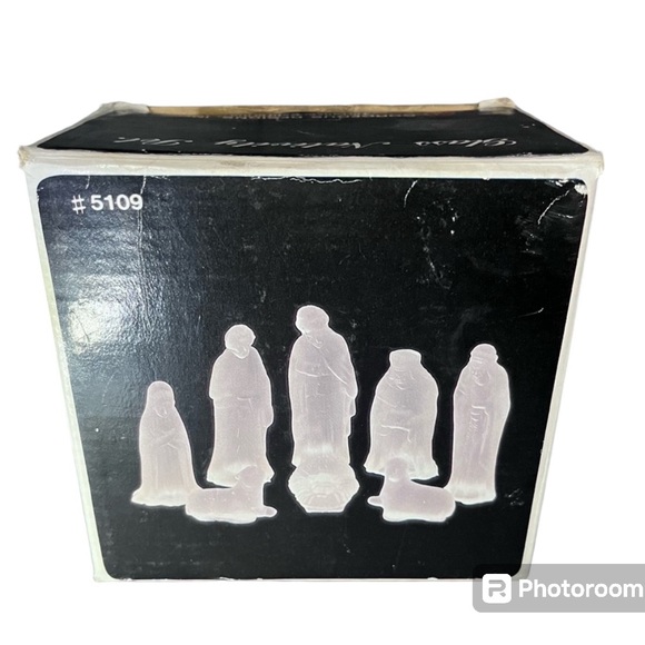 Glass Nativity Scene - Picture 4 of 4